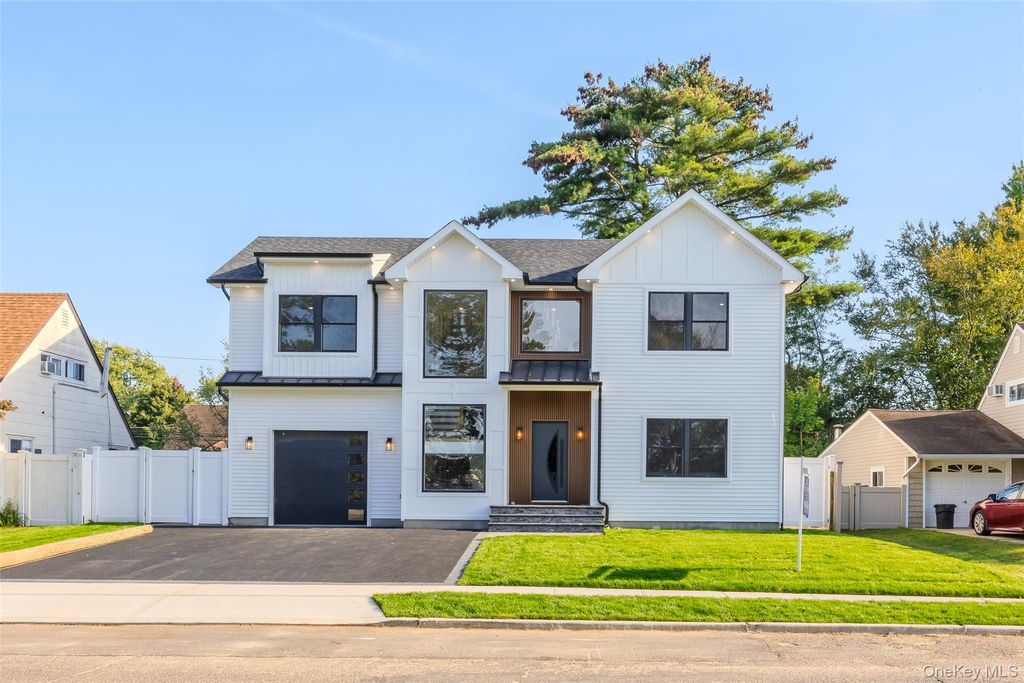 Photo of 10 Crown Lane, Westbury, NY 11590 (MLS # 918189)