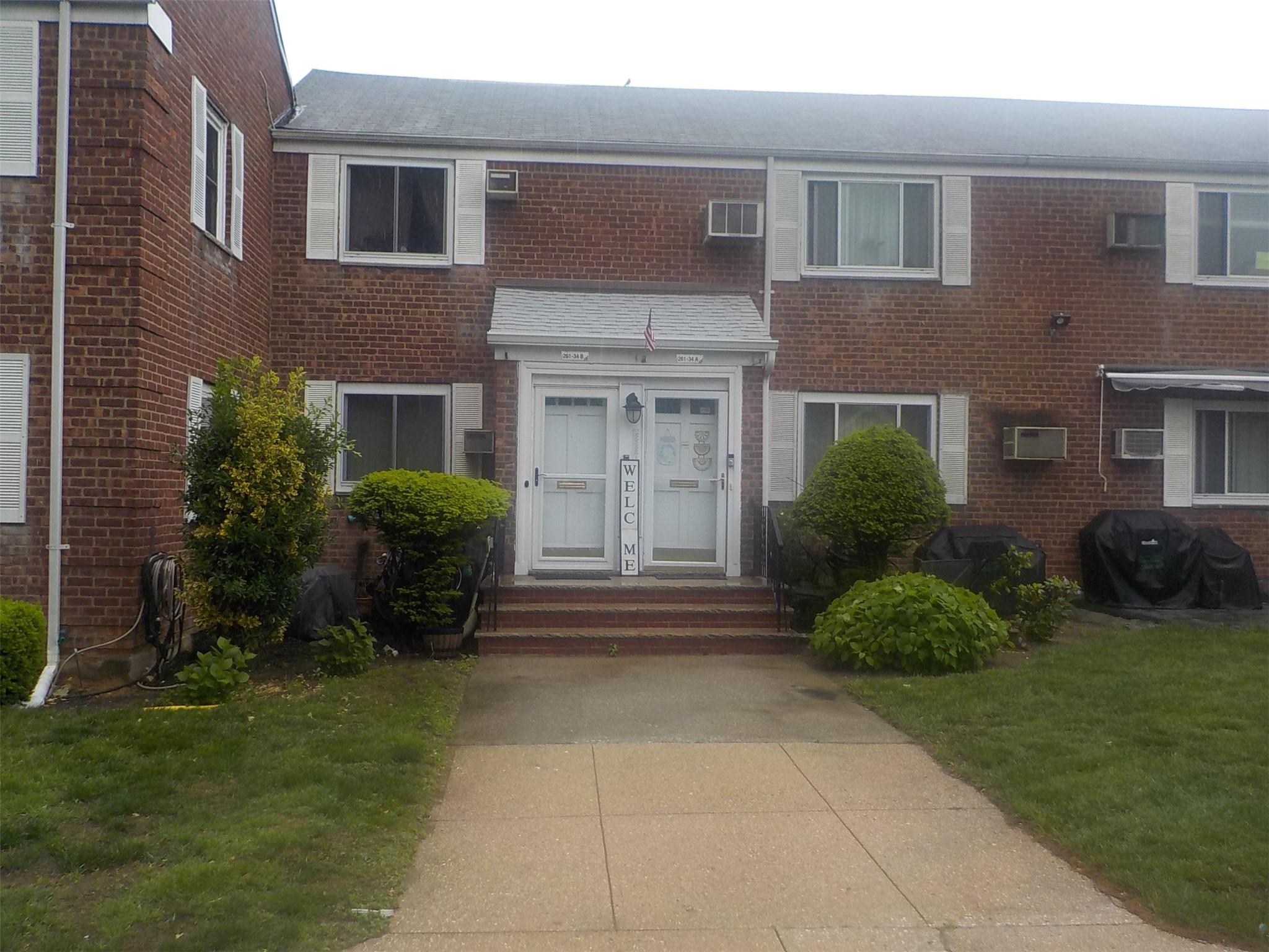Langston Avenue E-2, Glen Oaks, Queens, NY - 2 Bedrooms  
1 Bathrooms  
5 Rooms - 