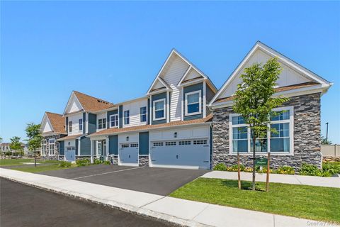 Condo For Sale - 3 Juniper Lane #94<br/> Yaphank, NY 11980