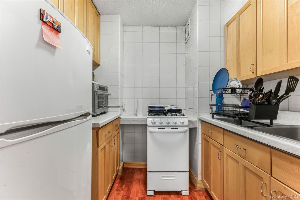Photo of 118-17 Union Turnpike #15J, Forest Hills, NY 11375 (MLS # 1003557)