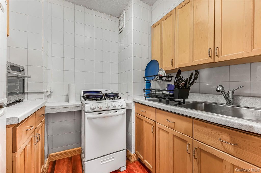 Photo of 118-17 Union Turnpike #15J, Forest Hills, NY 11375 (MLS # 1003557)