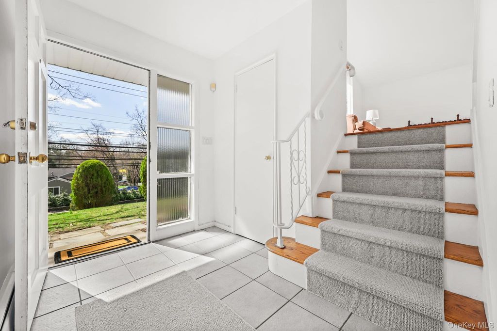 Photo of 150 Rosedale Avenue, White Plains, NY 10605 (MLS # 980294)