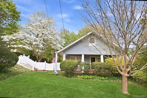 Homes For Sale - 16 Glen Lane<br/> Glenwood Landing, NY 11547