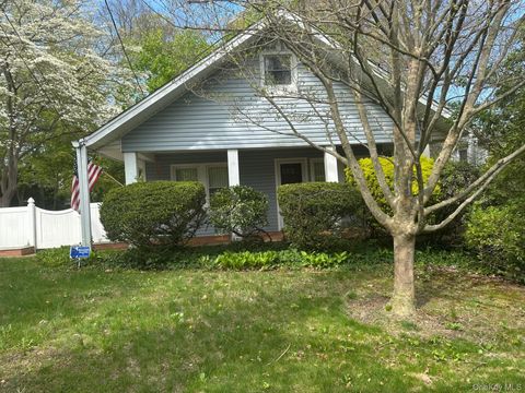 16 Glen Lane Glenwood Landing NY 11547