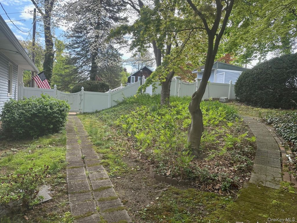 Photo of 16 Glen Lane, Glenwood Landing, NY 11547 (MLS # 990371)