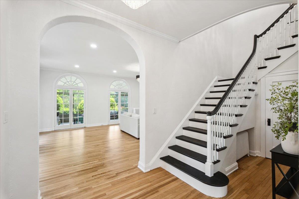 12 Longvue Avenue, New Rochelle, New York image 2