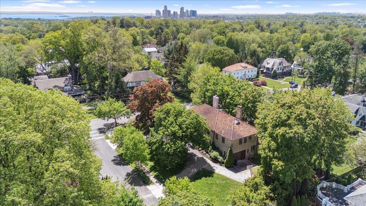 12 Longvue Avenue, New Rochelle, New York image 25