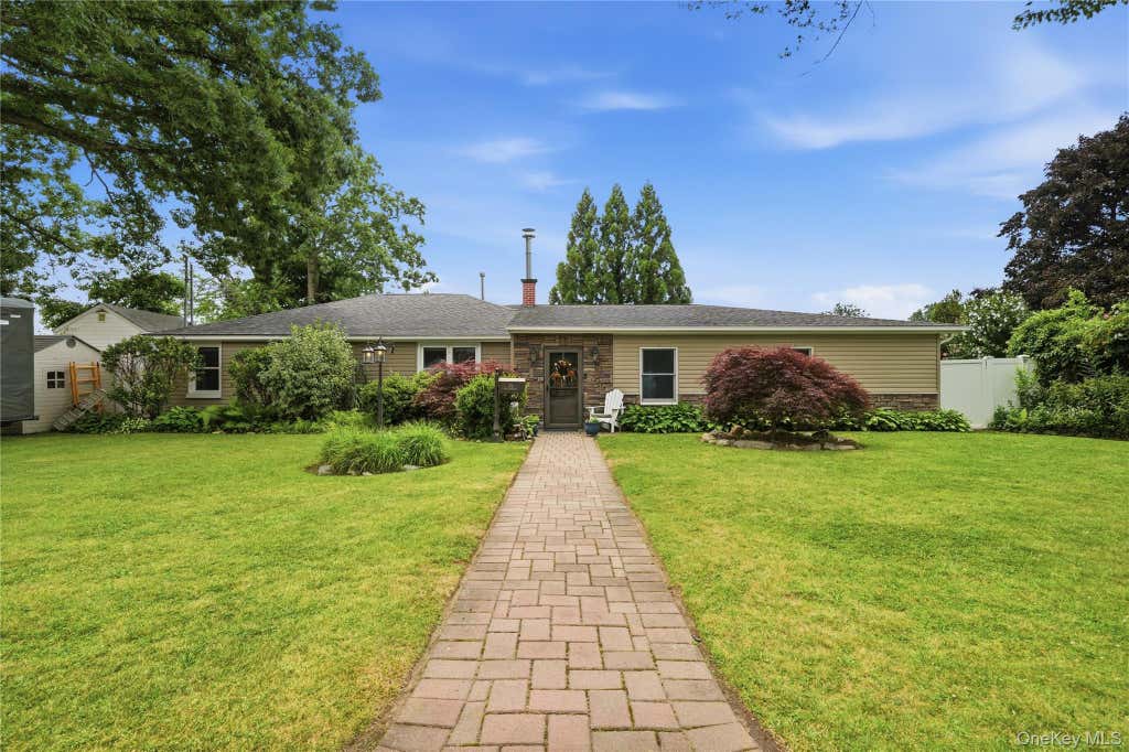 Photo of 178 New Hampshire Avenue, Massapequa, NY 11758 (MLS # 1027411)