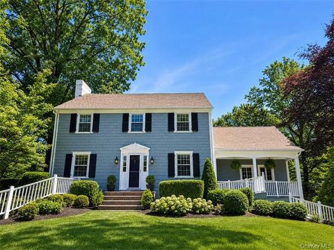 Homes For Sale - 4 N Ravine Road<br/> Great Neck, NY 11023