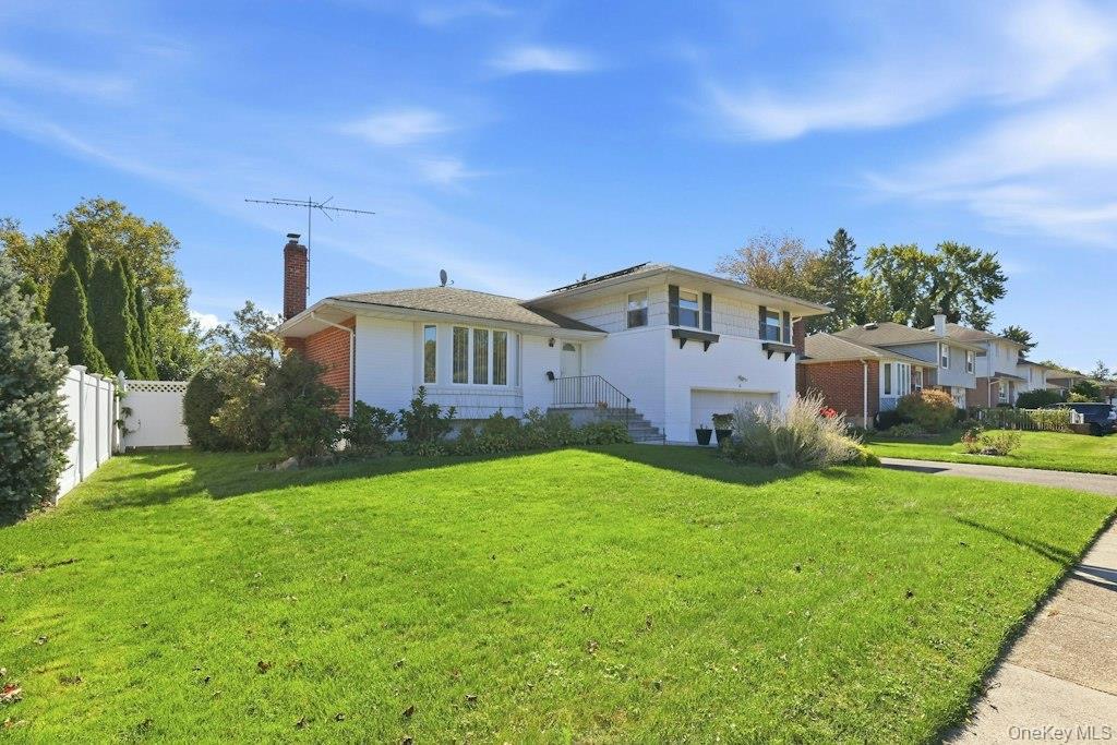 Photo of 16 Radnor Road, Plainview, NY 11803 (MLS # 1060143)