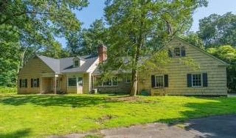 19 E Gate Road Lloyd Harbor NY 11743