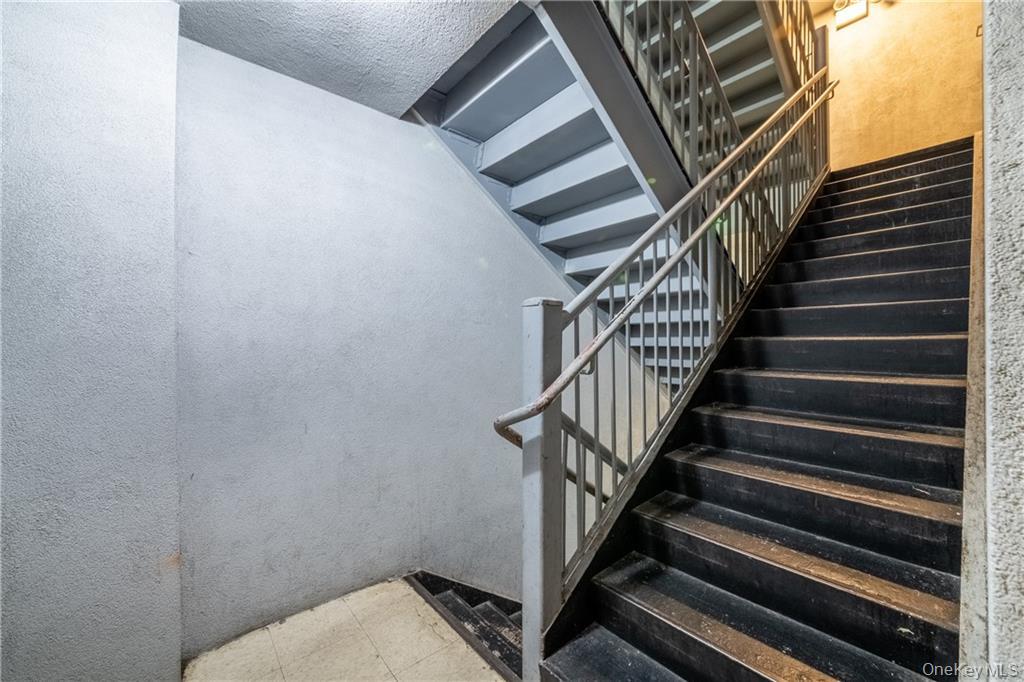 2430 Lyvere Street