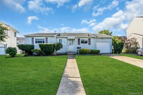 28 Lillian Lane Plainview NY 11803