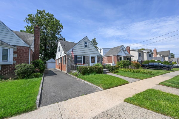117 EUSTON RD S, WEST HEMPSTEAD, NY 11552 - Image c19cc976c219fe35d1c3affb760dc599/3026364408
