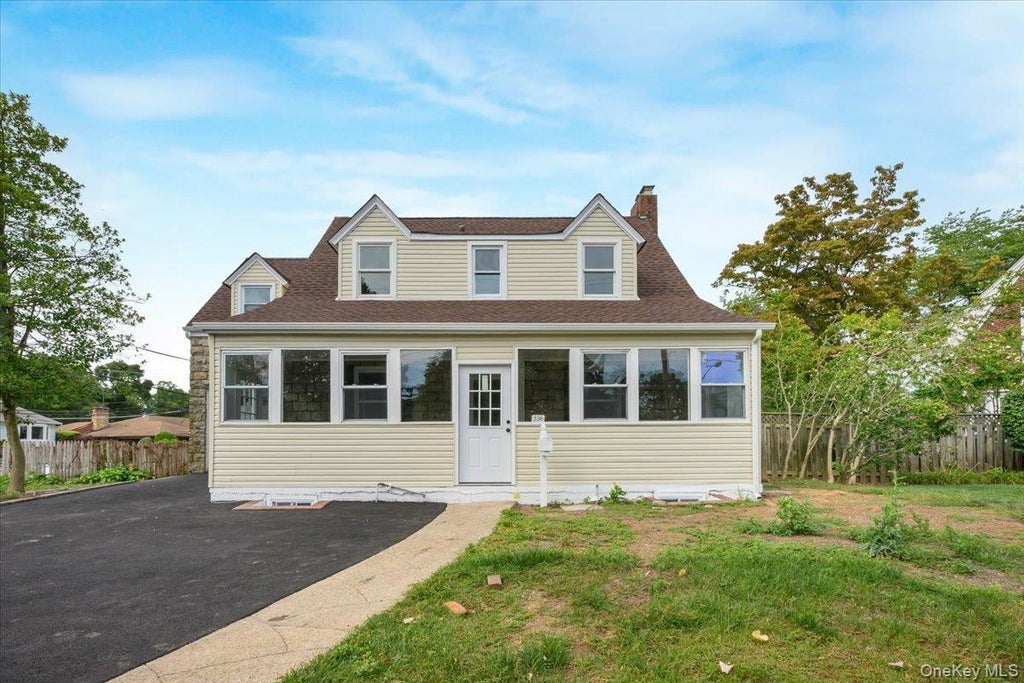 Photo of 336 W Seaman Avenue, Freeport, NY 11520 (MLS # 1052356)