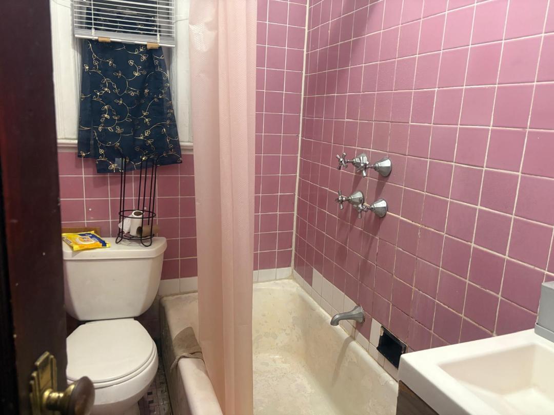 661 E 228th Street, Bronx, Florida image 2