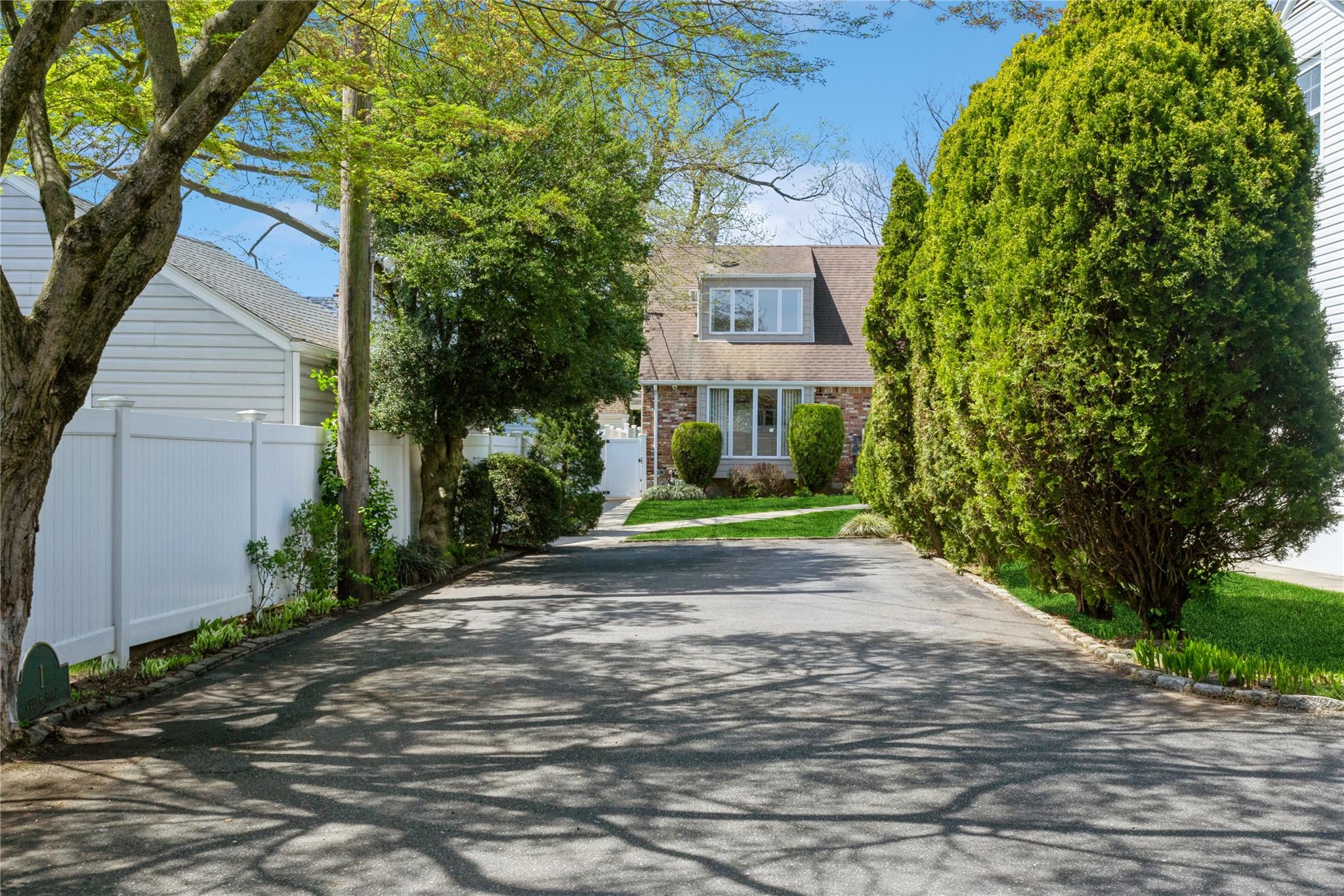 1 Cedar Road, Malverne, New York image 32