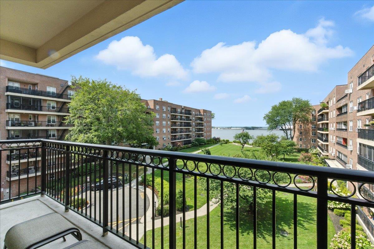 162-41 Powells Cove Boulevard 4D