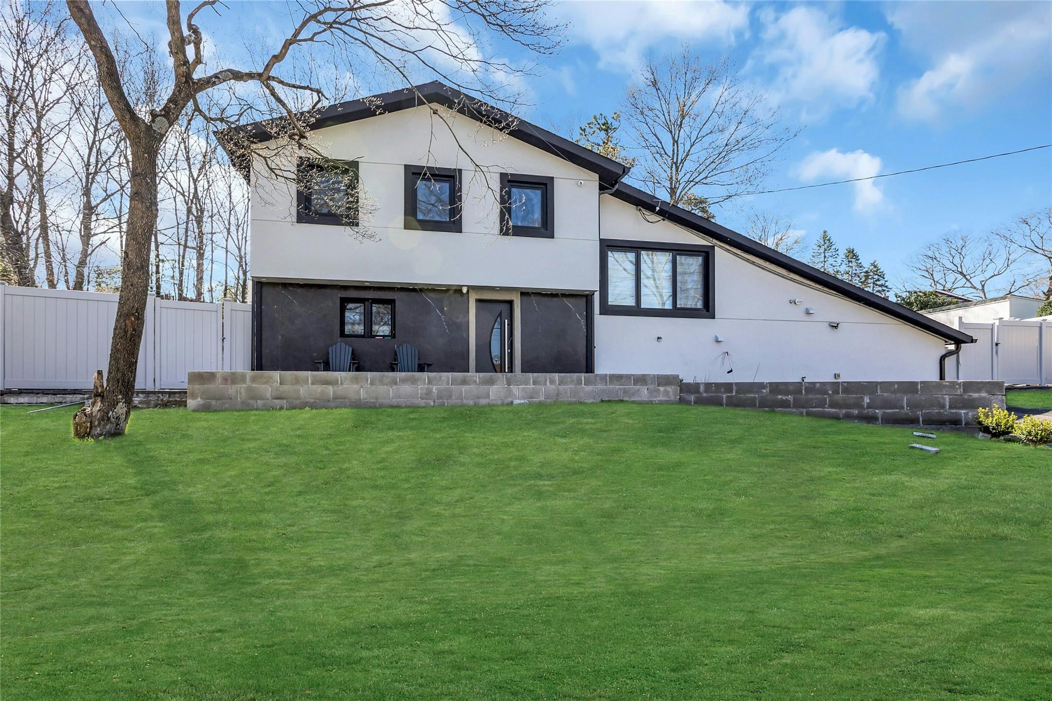 37 Carldon Lane, Hauppauge, New York image 2