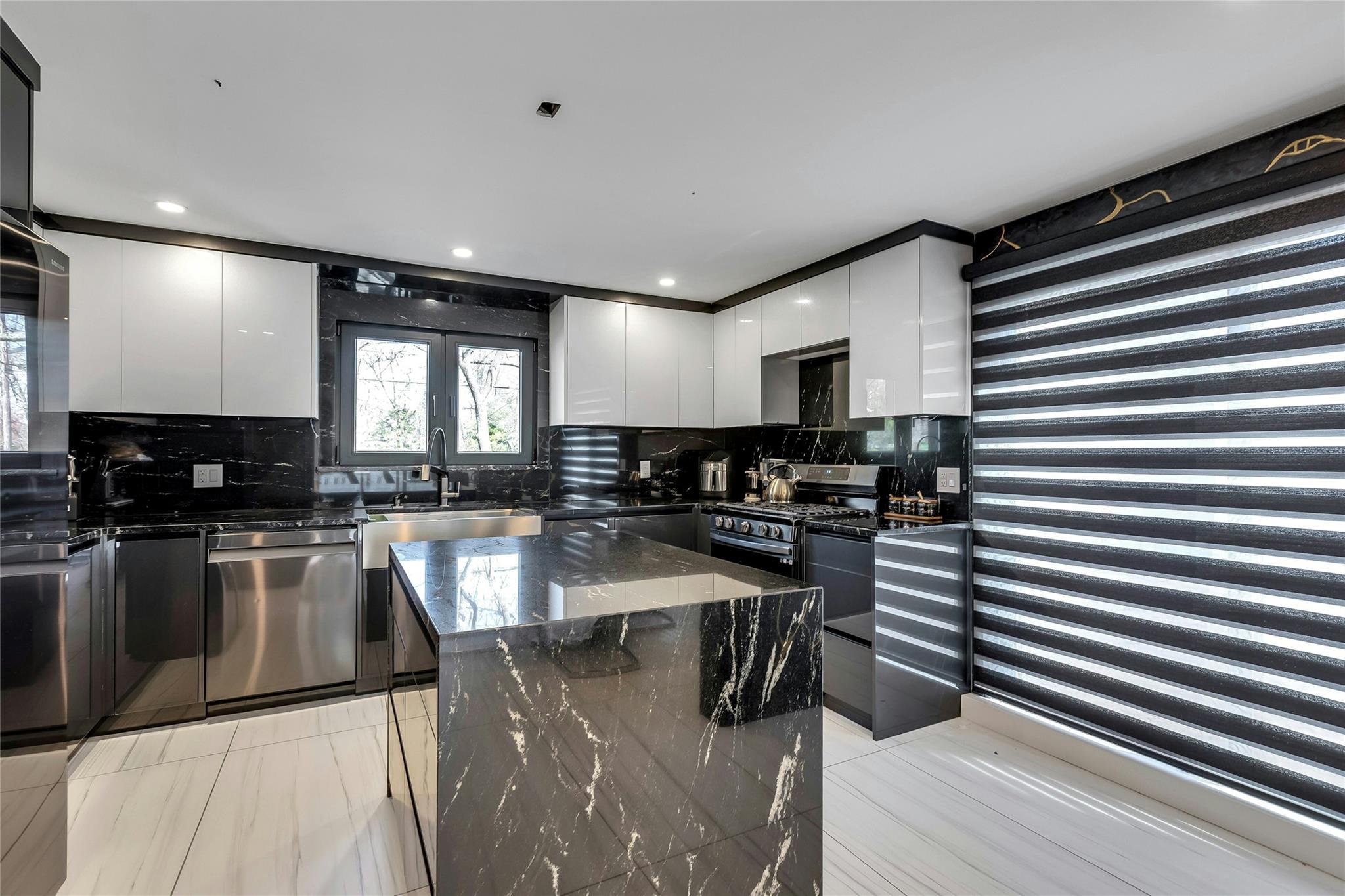 37 Carldon Lane, Hauppauge, New York image 8