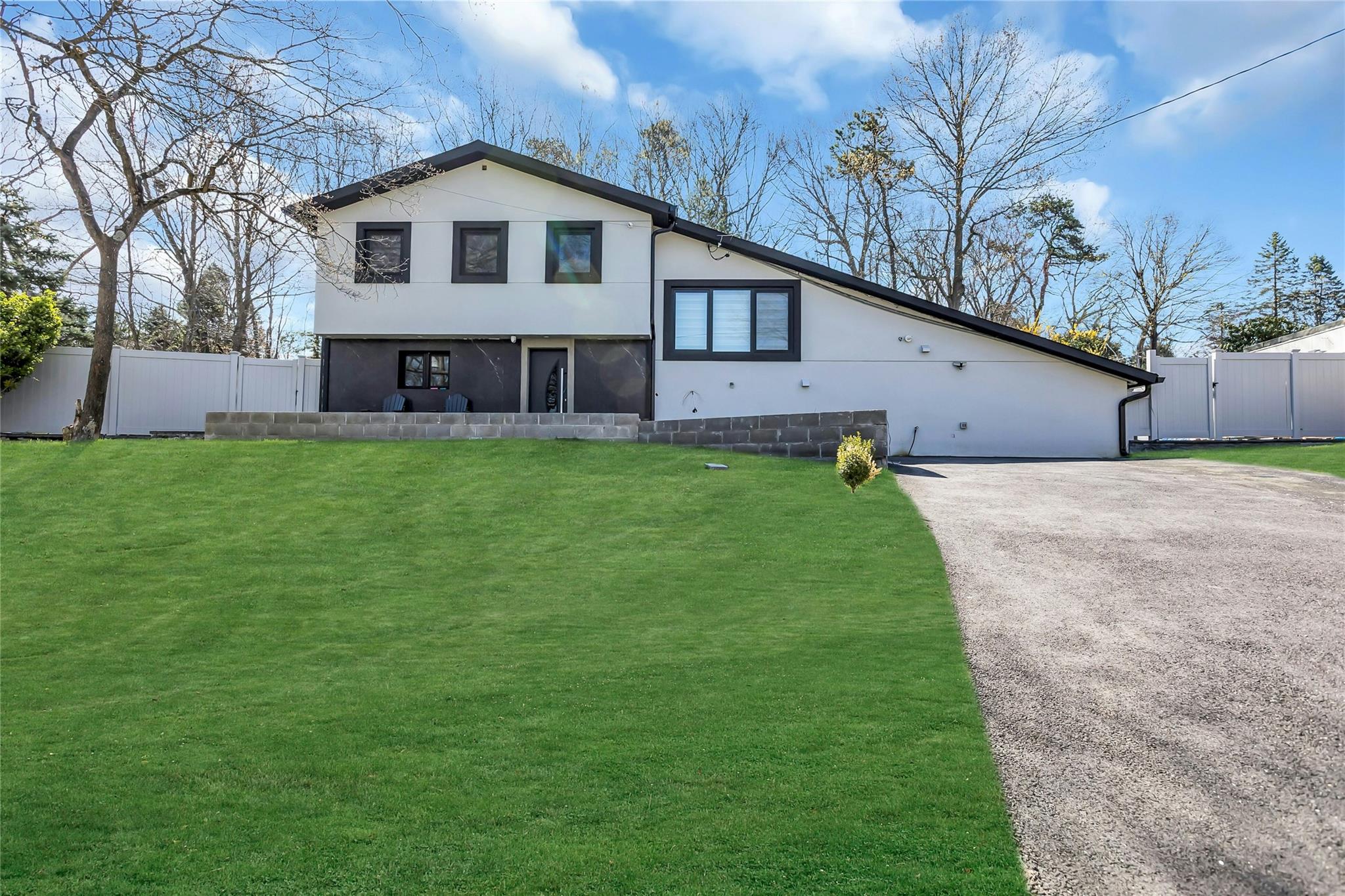 37 Carldon Lane, Hauppauge, New York image 1