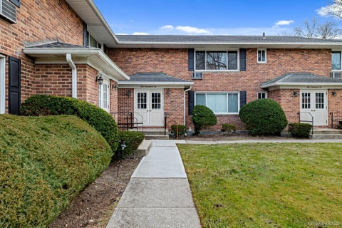 Homes For Sale - 285 Edmunton Dr #16<br/> North Babylon, NY 11703