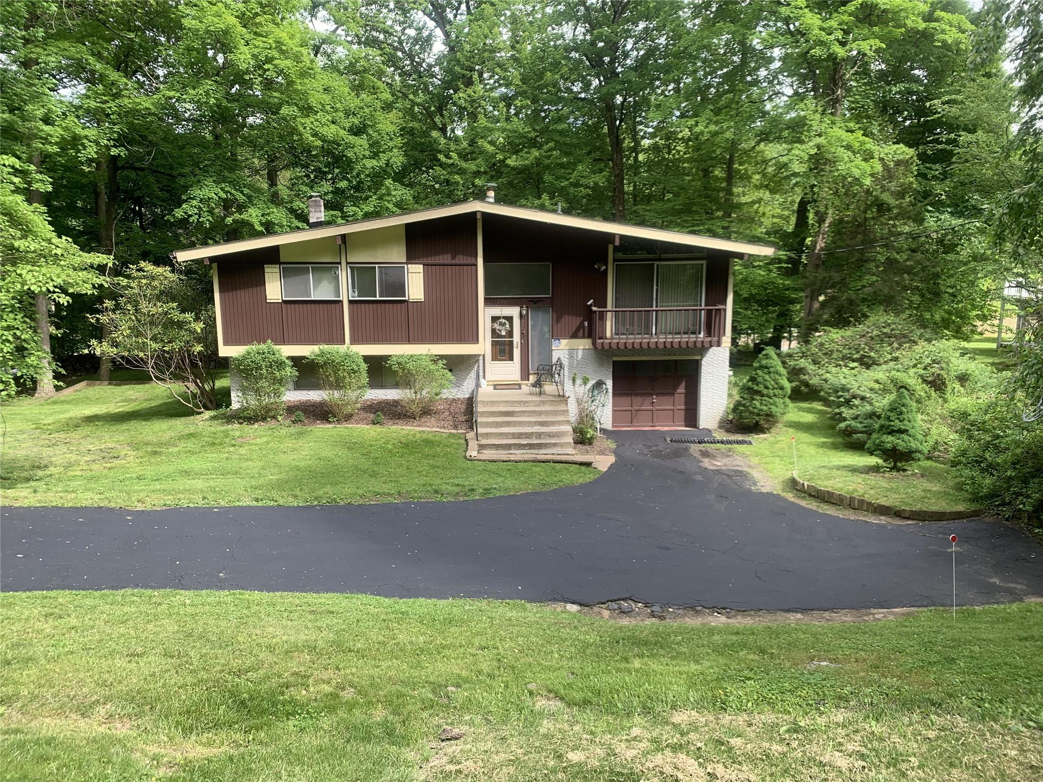 Property for Sale at Mill River Road, Chappaqua, New York - Bedrooms: 4 
Bathrooms: 2 
Rooms: 8  - $850,000