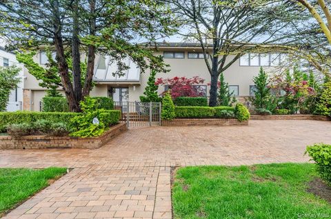 Photo of 40 Cayuga Avenue, Atlantic Beach, NY 11509 (MLS # 968245)