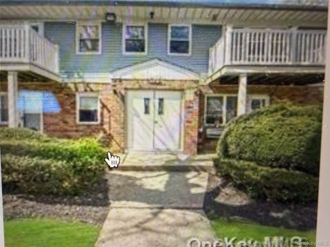 Condo For Sale - 5A Hemlock Drive<br/> Bay Shore, NY 11706
