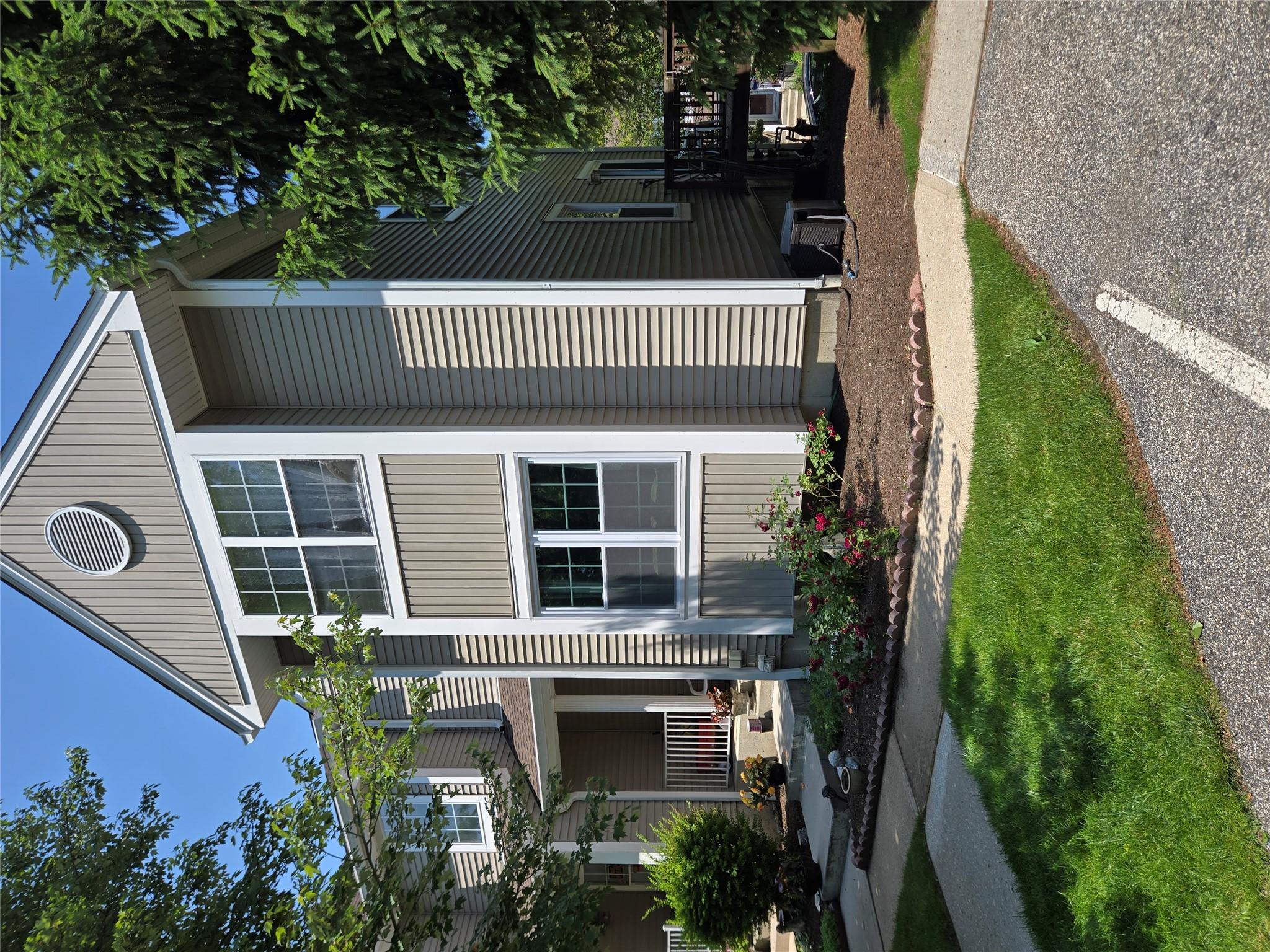 Rental Property at Stone Creek Lane, Briarcliff Manor, New York - Bedrooms: 3 
Bathrooms: 2 
Rooms: 6  - $5,500 MO.