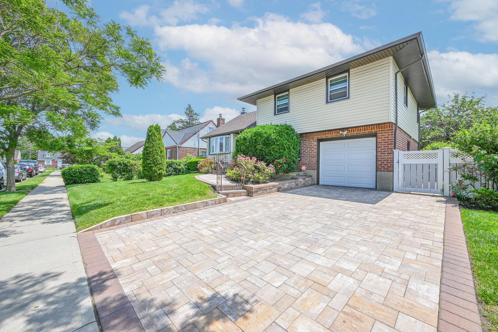 652 Shady Street, Hempstead, New York image 1