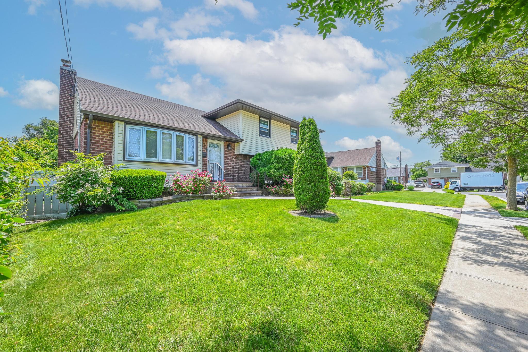 652 Shady Street, Hempstead, New York image 3