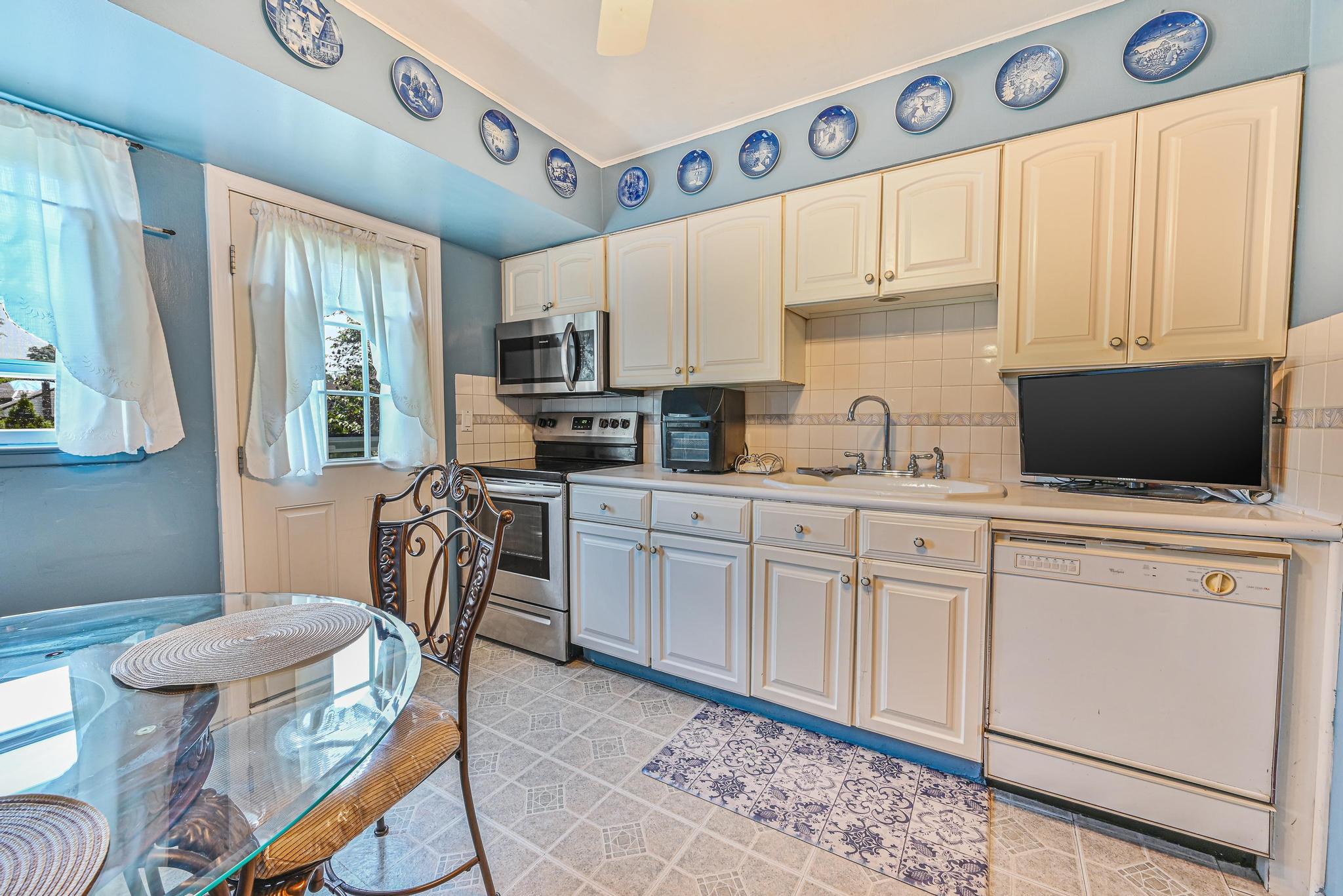 652 Shady Street, Hempstead, New York image 9