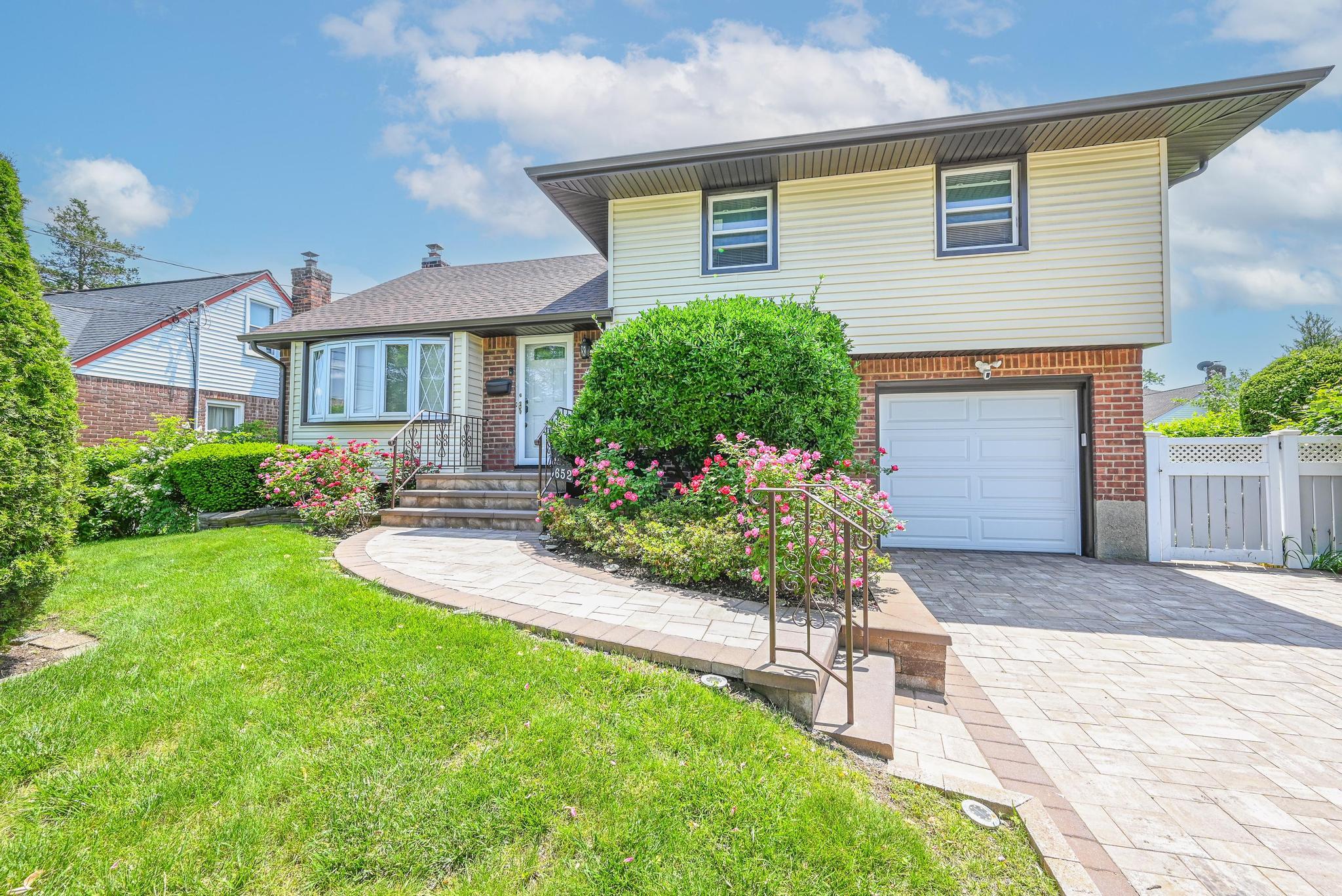 652 Shady Street, Hempstead, New York image 2