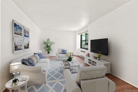Homes For Sale - 13915 28th Road #1G<br/> Flushing, NY 11354