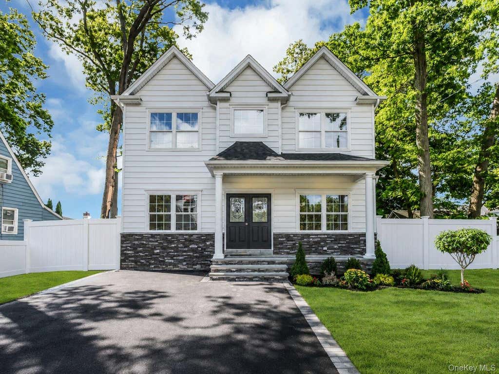 Photo of 36 Michigan Avenue, Massapequa, NY 11758 (MLS # 1033192)