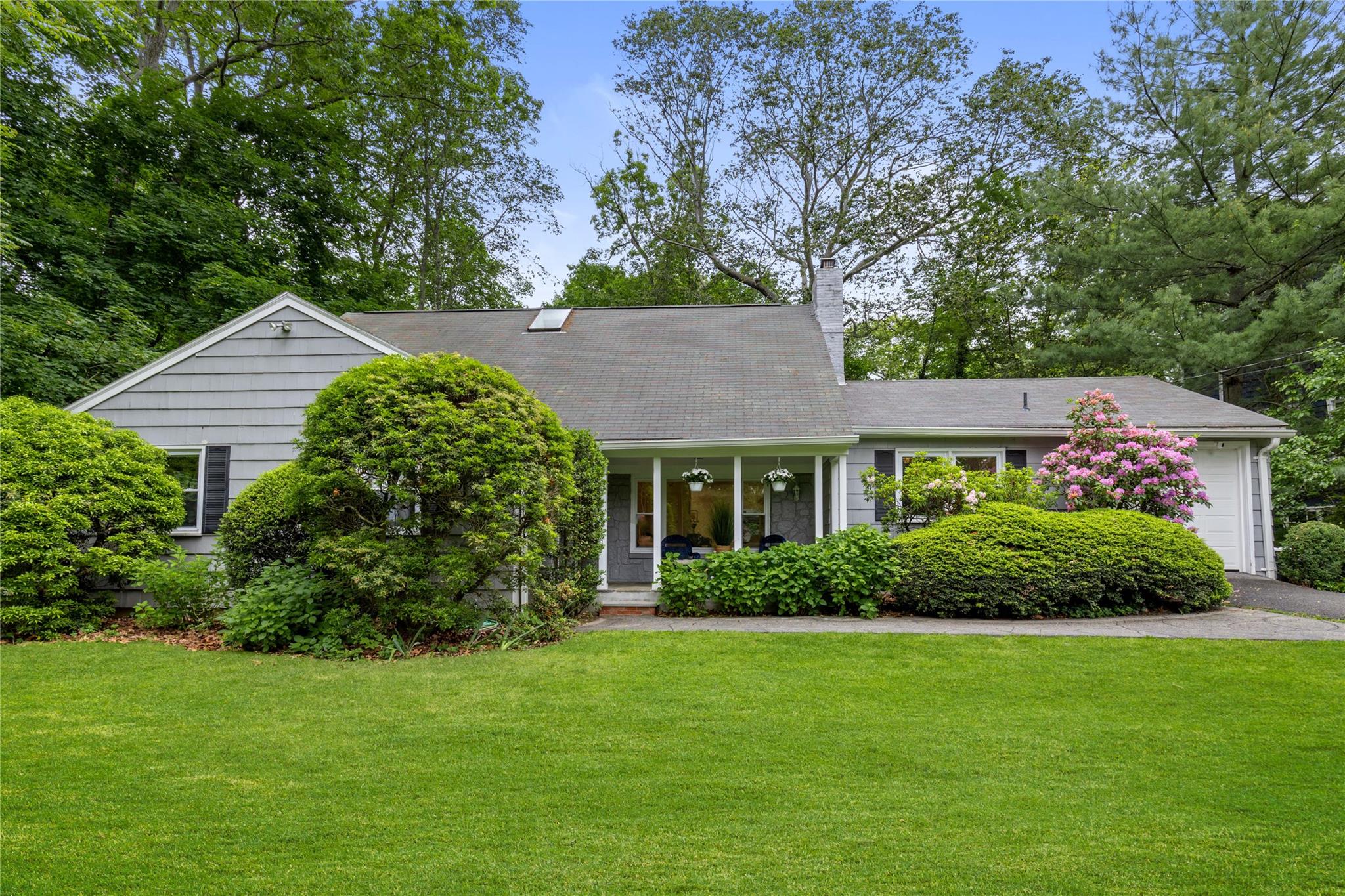 39 Larchwood Road, Larchmont, New York image 1