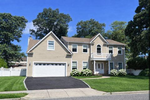 Homes For Sale - 5 Pine Street<br/> Plainview, NY 11803