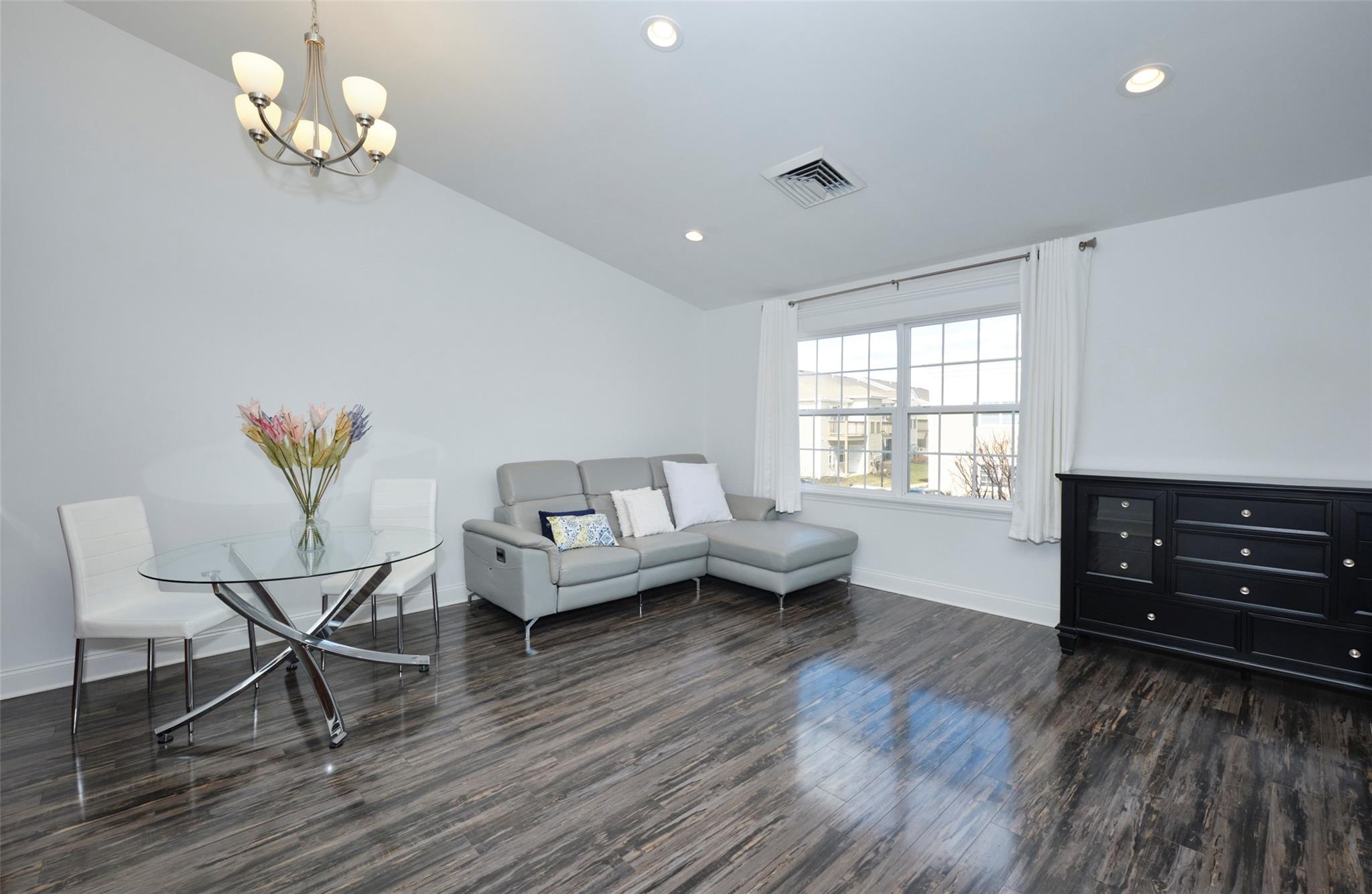 812 Willow Lane, Valley Stream, New York image 3