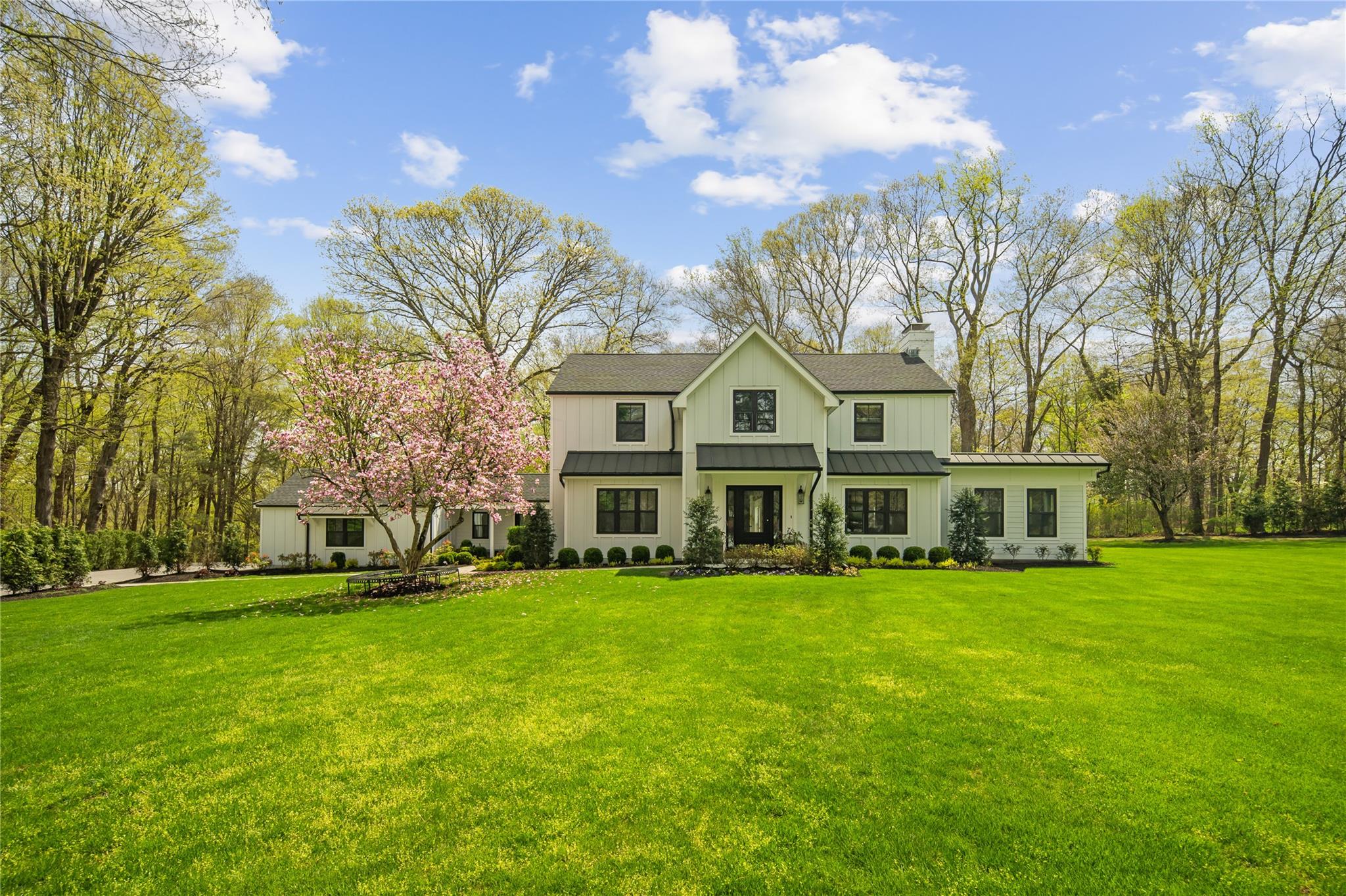 Ivy Hill Road, Chappaqua, New York - 5 Bedrooms  
5 Bathrooms  
11 Rooms - 