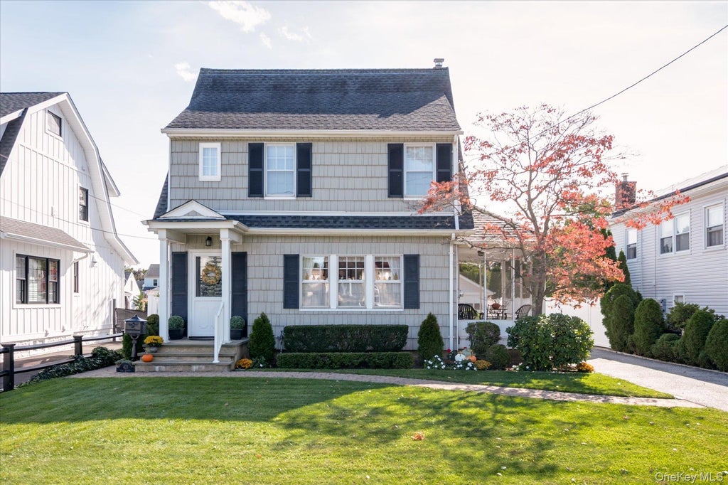 Photo of 421 Oak Street, Bellmore, NY 11710 (MLS # 1059931)