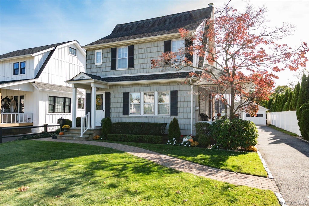 Photo of 421 Oak Street, Bellmore, NY 11710 (MLS # 1059931)