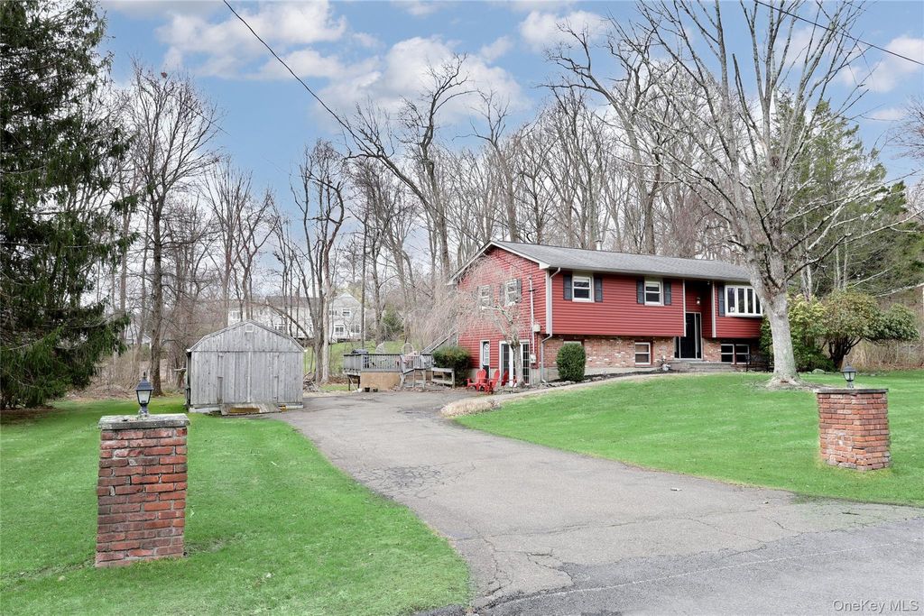 Photo of 14 Montclair Avenue, Airmont, NY 10952 (MLS # 975413)