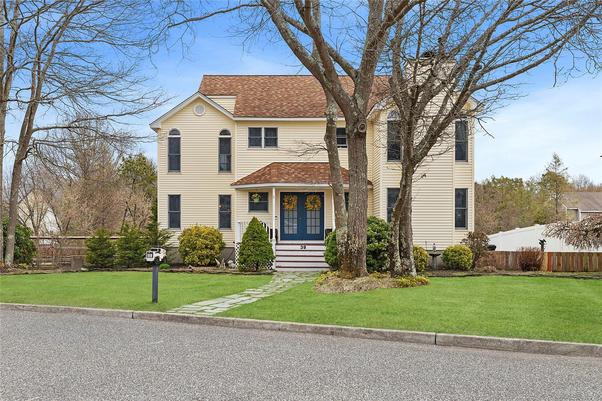 39 Memorial Boulevard, East Moriches, New York image 1