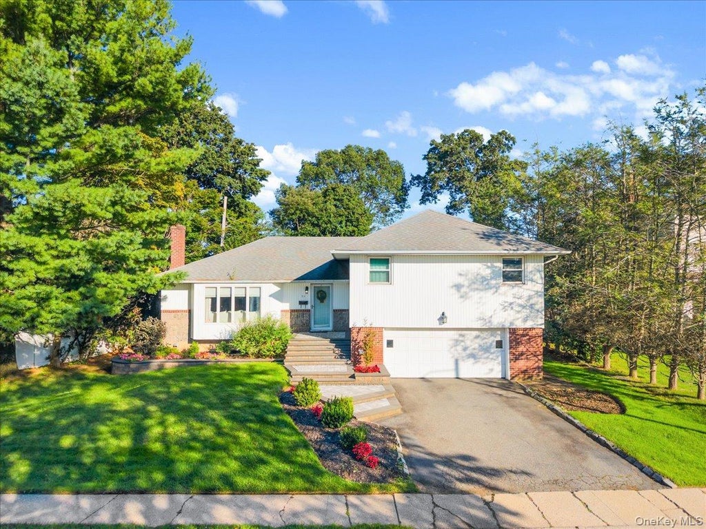Photo of 84 Melanie Lane, Syosset, NY 11791 (MLS # 1058901)