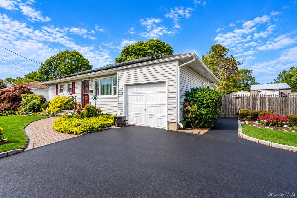 Photo of 3 Gale Road, Oakdale, NY 11769 (MLS # 1056810)