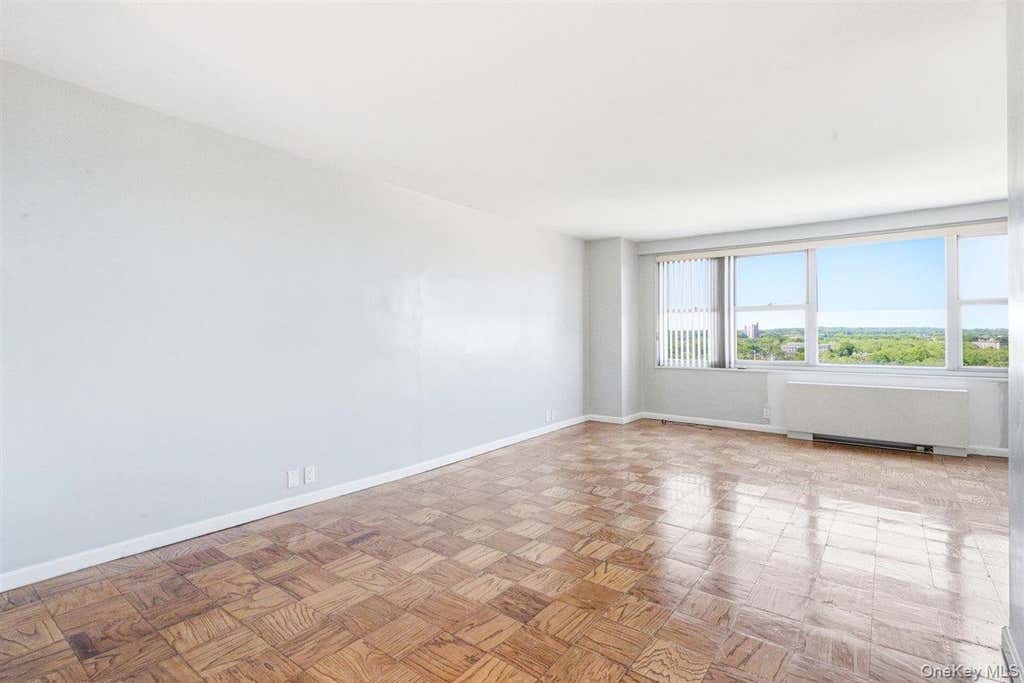 Photo of 70-25 Yellowstone Boulevard #15P, Forest Hills, NY 11375 (MLS # 1015802)
