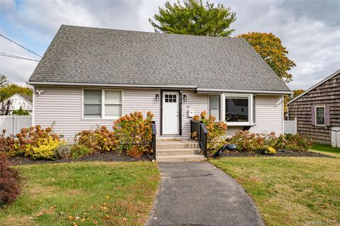 Photo of 30 Fairway Avenue, Riverhead, NY 11901 (MLS # 929088)