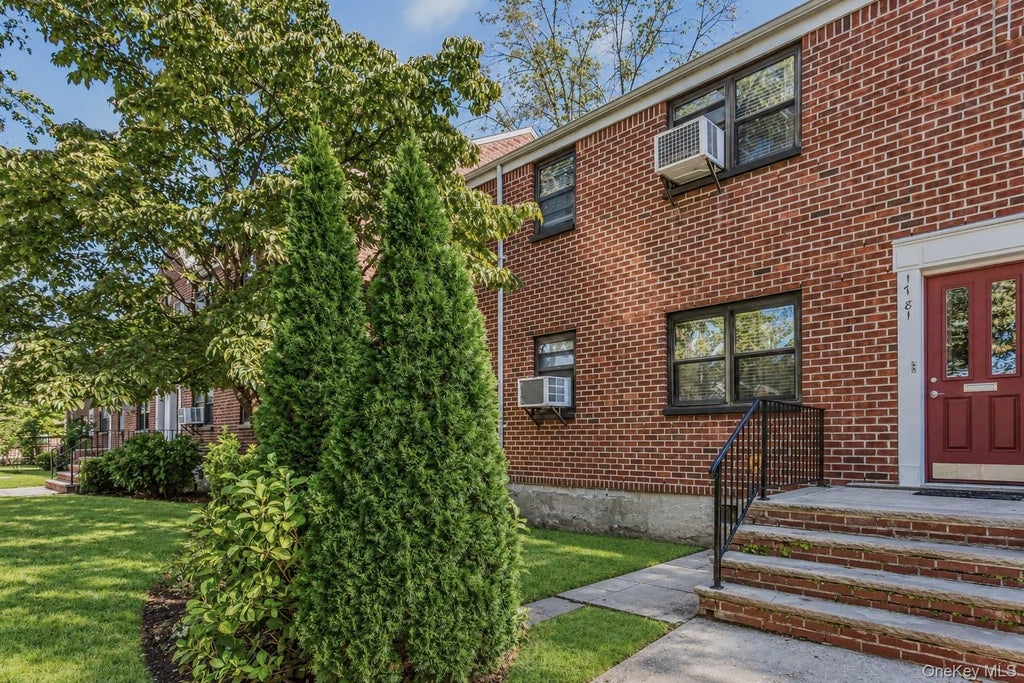 Photo of 17-81 166th Street #3-27, Whitestone, NY 11357 (MLS # 1064806)