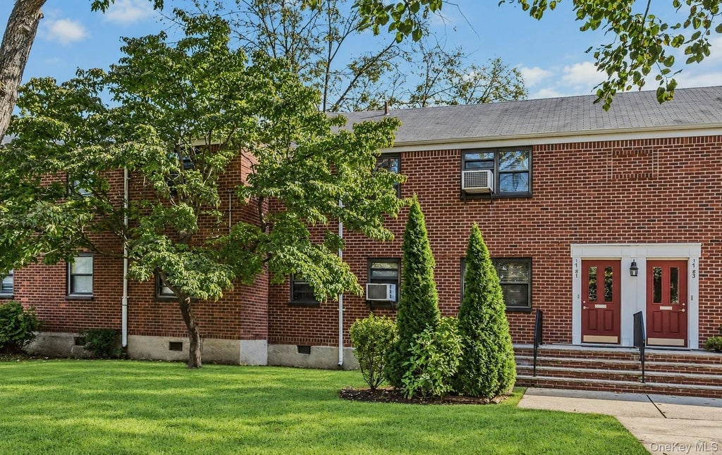 Photo of 17-81 166th Street #3-27, Whitestone, NY 11357 (MLS # 1064806)